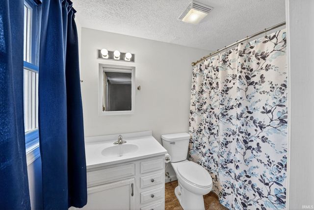 9857 N Skyline Drive, Syracuse, IN 46567