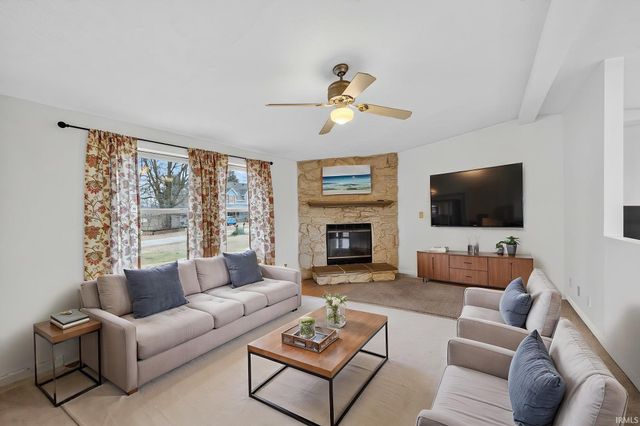 9857 N Skyline Drive, Syracuse, IN 46567