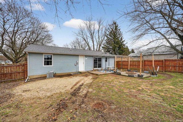 9857 N Skyline Drive, Syracuse, IN 46567