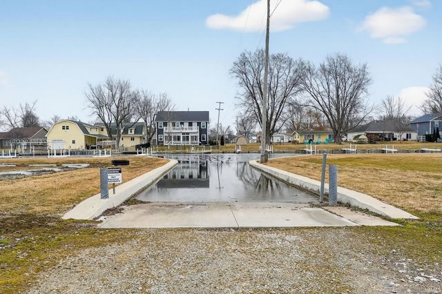 9857 N Skyline Drive, Syracuse, IN 46567