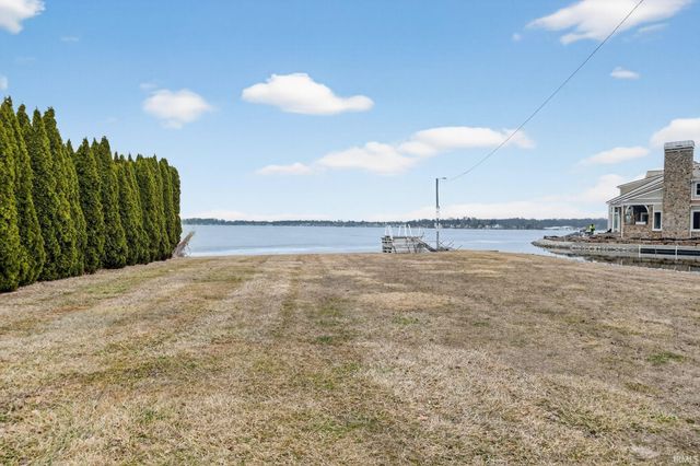 9857 N Skyline Drive, Syracuse, IN 46567