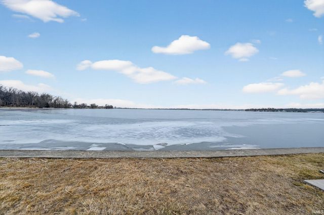 9857 N Skyline Drive, Syracuse, IN 46567