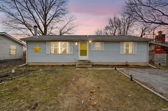 9857 N Skyline Drive, Syracuse, IN 46567