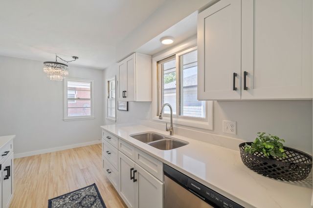 1512 Richmond Avenue, Des Moines, IA 50316