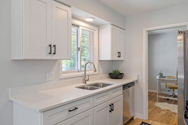 1512 Richmond Avenue, Des Moines, IA 50316