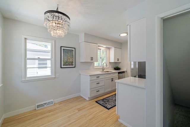 1512 Richmond Avenue, Des Moines, IA 50316
