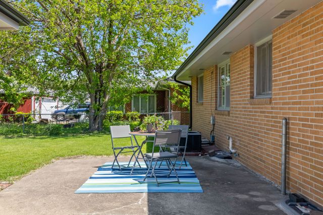 1512 Richmond Avenue, Des Moines, IA 50316