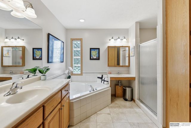 3941 S 183rd Avenue, Omaha, NE 68130