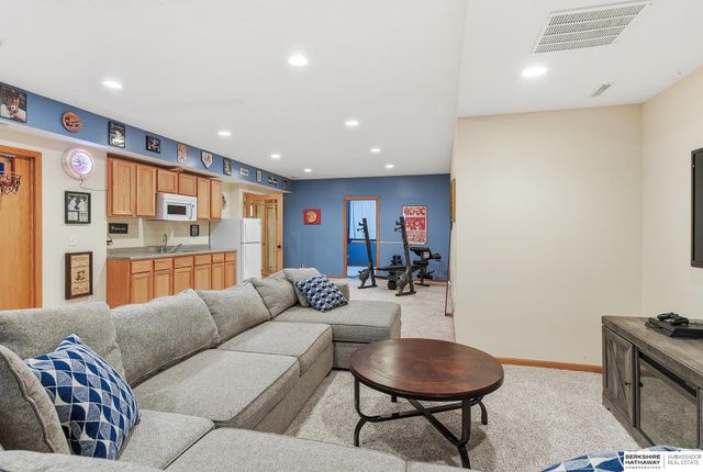 3941 S 183rd Avenue, Omaha, NE 68130