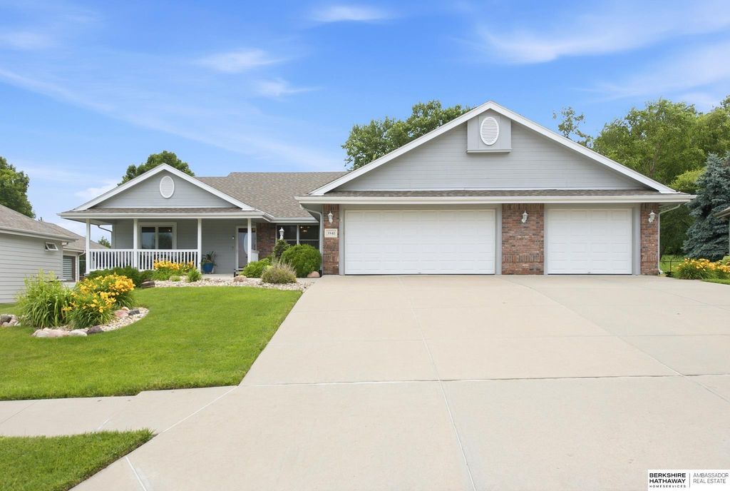 3941 S 183rd Avenue, Omaha, NE 68130