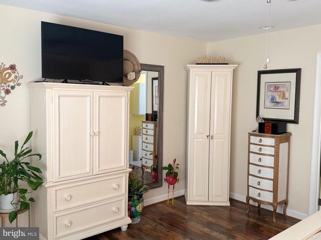 1157 GRANNY SMITH RD, Linden, VA 22642