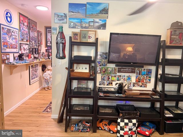 1157 GRANNY SMITH RD, Linden, VA 22642