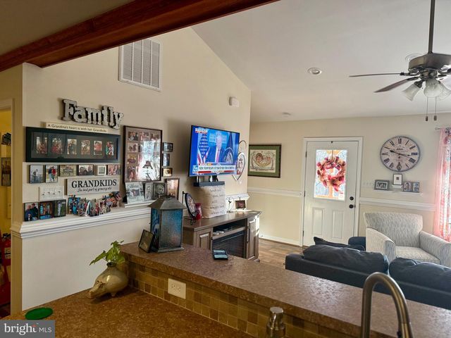 1157 GRANNY SMITH RD, Linden, VA 22642