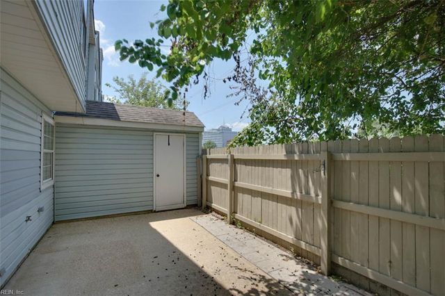 4404 Segovia CT, Virginia Beach, VA 23462