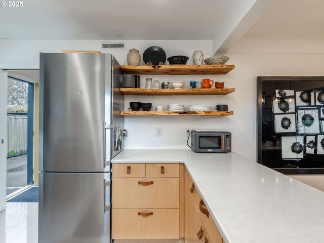 8707 Sw 19TH Ave, Portland, OR 97219