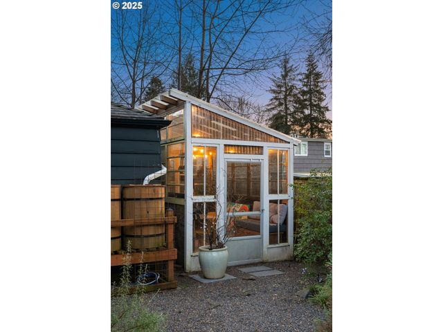 8707 Sw 19TH Ave, Portland, OR 97219