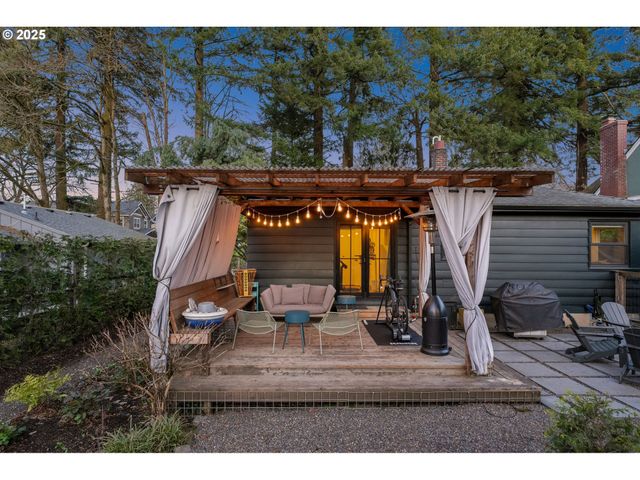 8707 Sw 19TH Ave, Portland, OR 97219