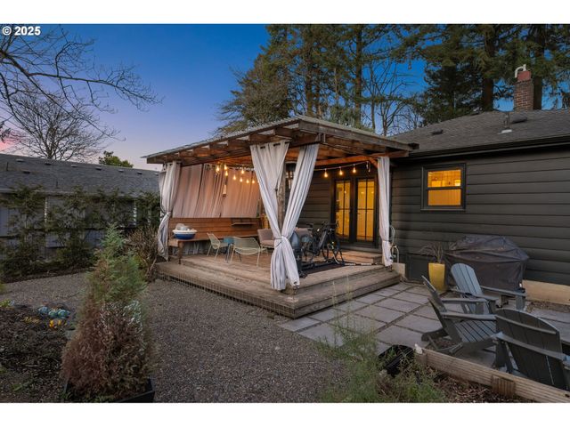 8707 Sw 19TH Ave, Portland, OR 97219