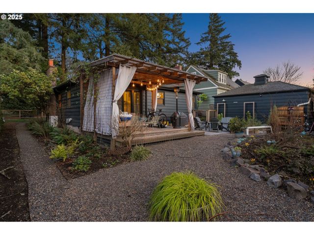 8707 Sw 19TH Ave, Portland, OR 97219