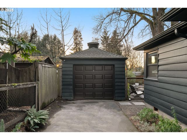 8707 Sw 19TH Ave, Portland, OR 97219
