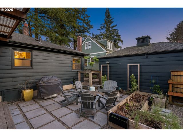 8707 Sw 19TH Ave, Portland, OR 97219