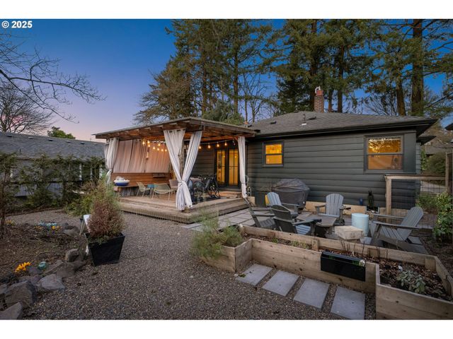 8707 Sw 19TH Ave, Portland, OR 97219