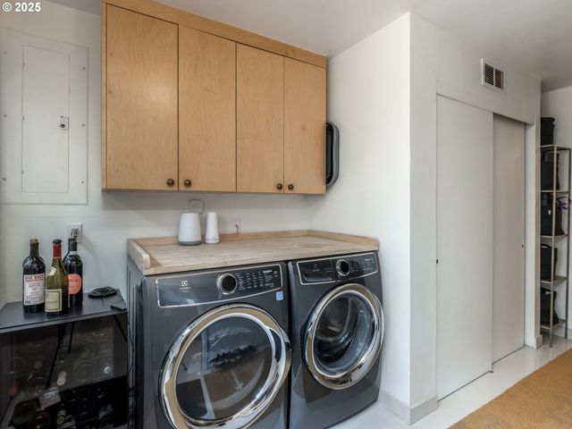 8707 Sw 19TH Ave, Portland, OR 97219