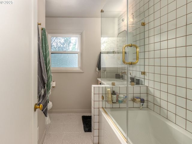 8707 Sw 19TH Ave, Portland, OR 97219
