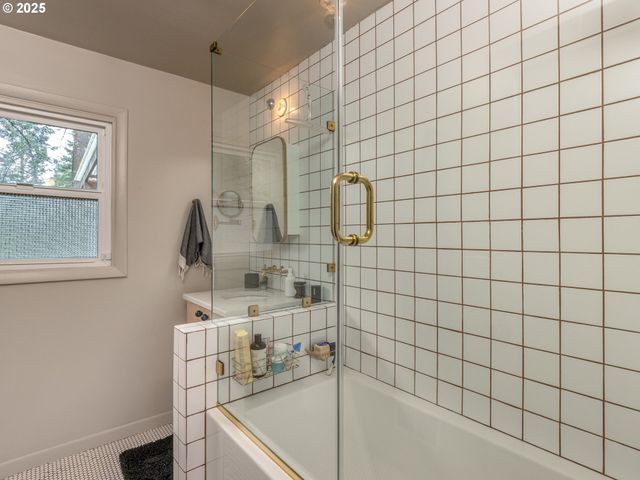 8707 Sw 19TH Ave, Portland, OR 97219