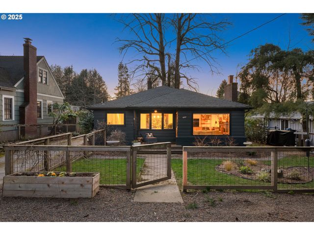 8707 Sw 19TH Ave, Portland, OR 97219
