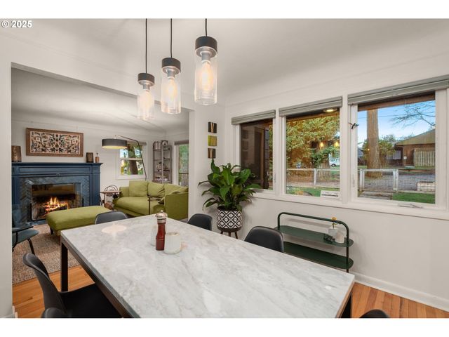 8707 Sw 19TH Ave, Portland, OR 97219
