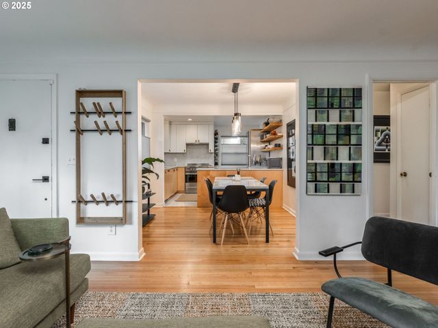 8707 Sw 19TH Ave, Portland, OR 97219