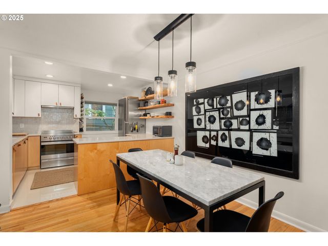 8707 Sw 19TH Ave, Portland, OR 97219