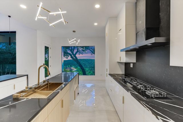 9409 Bell Mountain DR, Austin, TX 78730