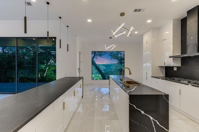 9409 Bell Mountain DR, Austin, TX 78730