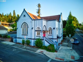 809 Se MAIN St, Roseburg, OR 97470