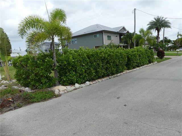 2371 Sycamore ST, St. James City, FL 33956