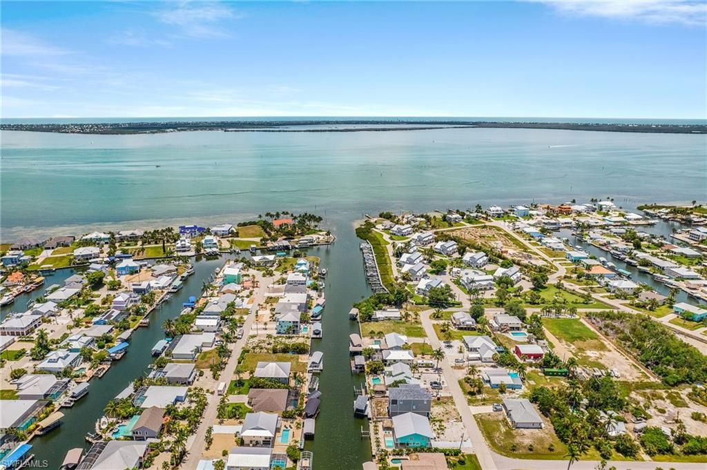 2371 Sycamore ST, ST. JAMES CITY, FL 33956 — photo 2