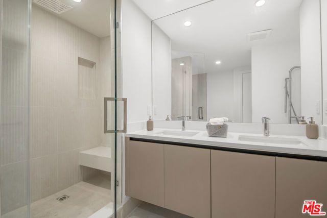 8326 Blackburn Avenue 203, Los Angeles, CA 90048