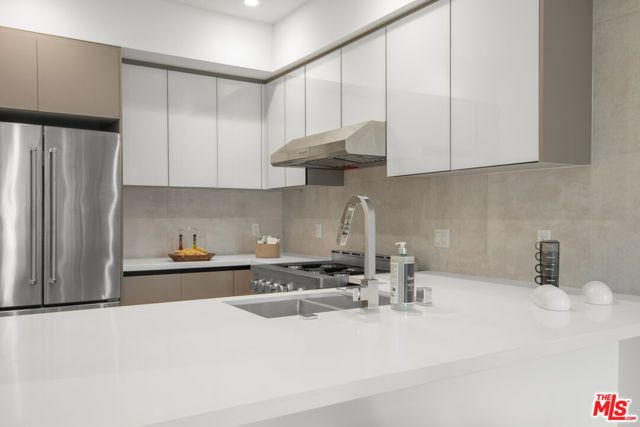 8326 Blackburn Avenue 203, Los Angeles, CA 90048