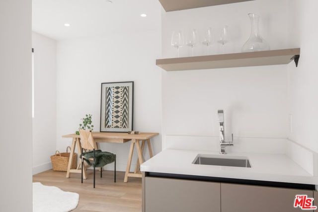 8326 Blackburn Avenue 203, Los Angeles, CA 90048