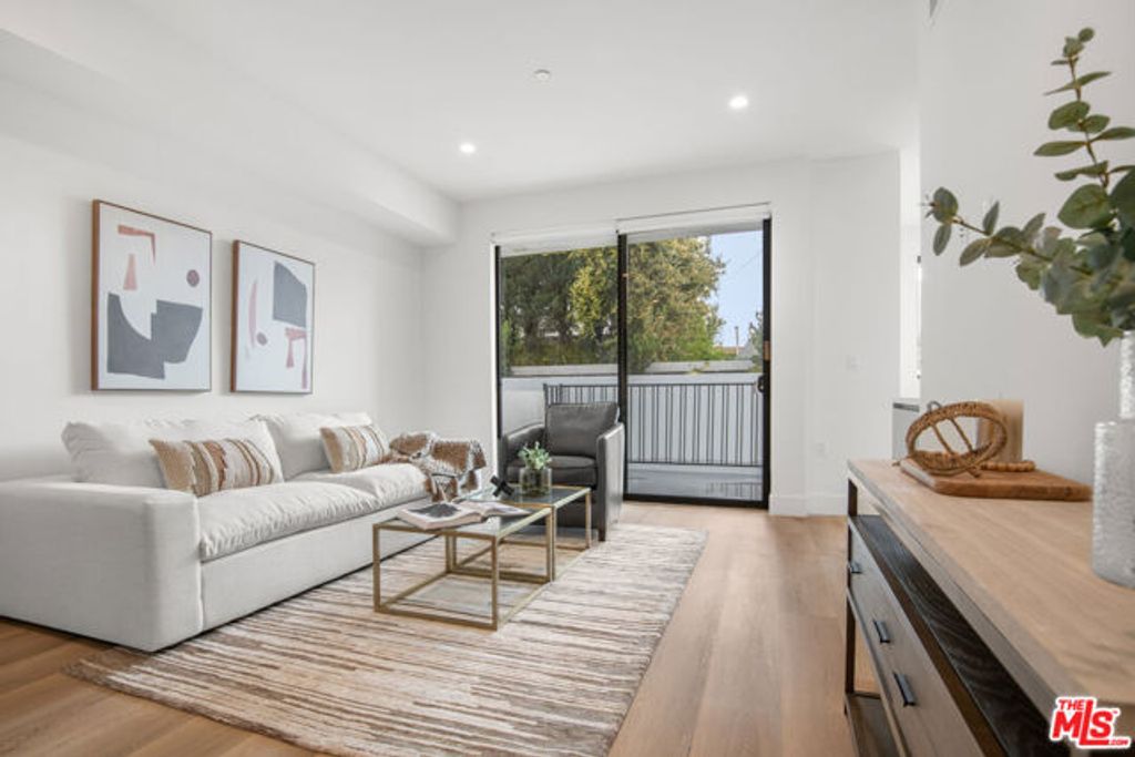 8326 Blackburn Avenue 203, Los Angeles, CA 90048