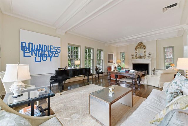 2308 W Lake Of The Isles Parkway, Minneapolis, MN 55405