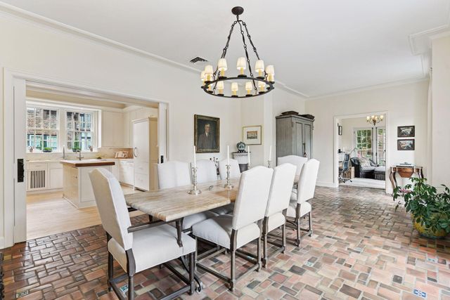 2308 W Lake Of The Isles Parkway, Minneapolis, MN 55405