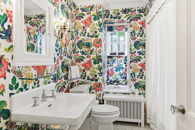 2308 W Lake Of The Isles Parkway, Minneapolis, MN 55405