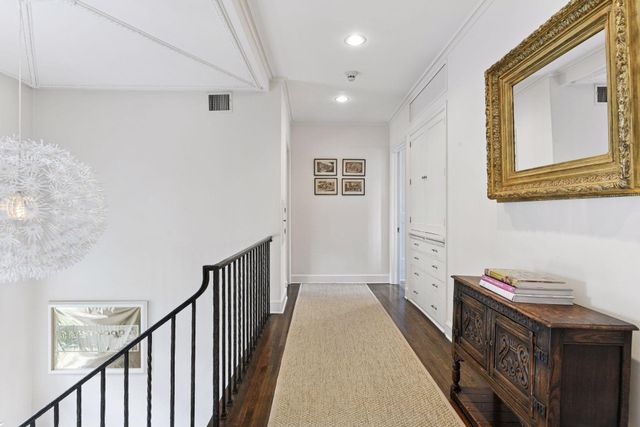 2308 W Lake Of The Isles Parkway, Minneapolis, MN 55405