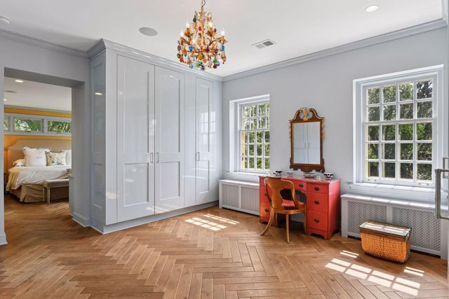 2308 W Lake Of The Isles Parkway, Minneapolis, MN 55405