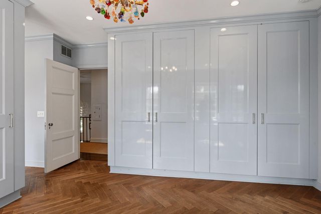 2308 W Lake Of The Isles Parkway, Minneapolis, MN 55405