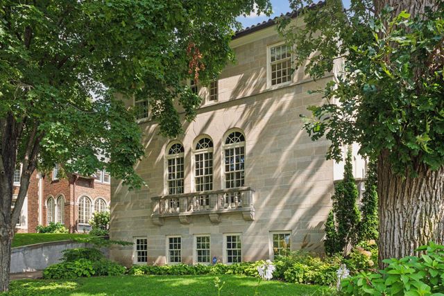 2308 W Lake Of The Isles Parkway, Minneapolis, MN 55405