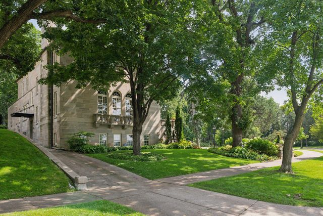 2308 W Lake Of The Isles Parkway, Minneapolis, MN 55405